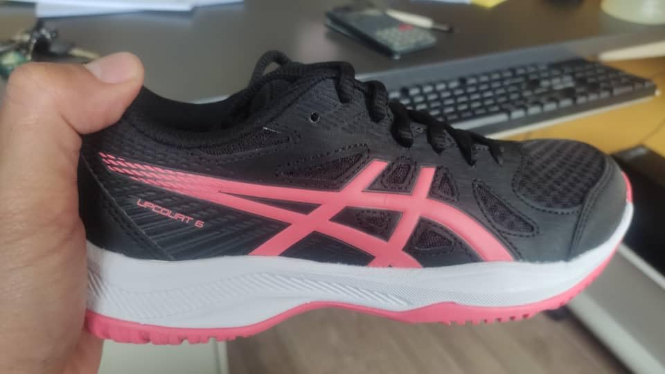 ASICS Upcourt 6 showing sole and traction pattern detail