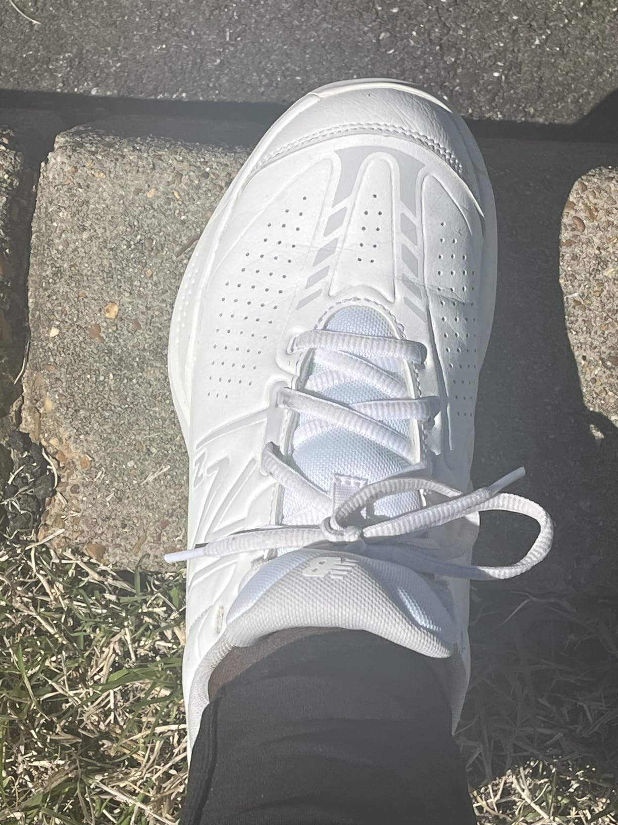 A pair of New Balance Women's 696 V5 Hard Court Tennis Shoes in a white and purple colorway