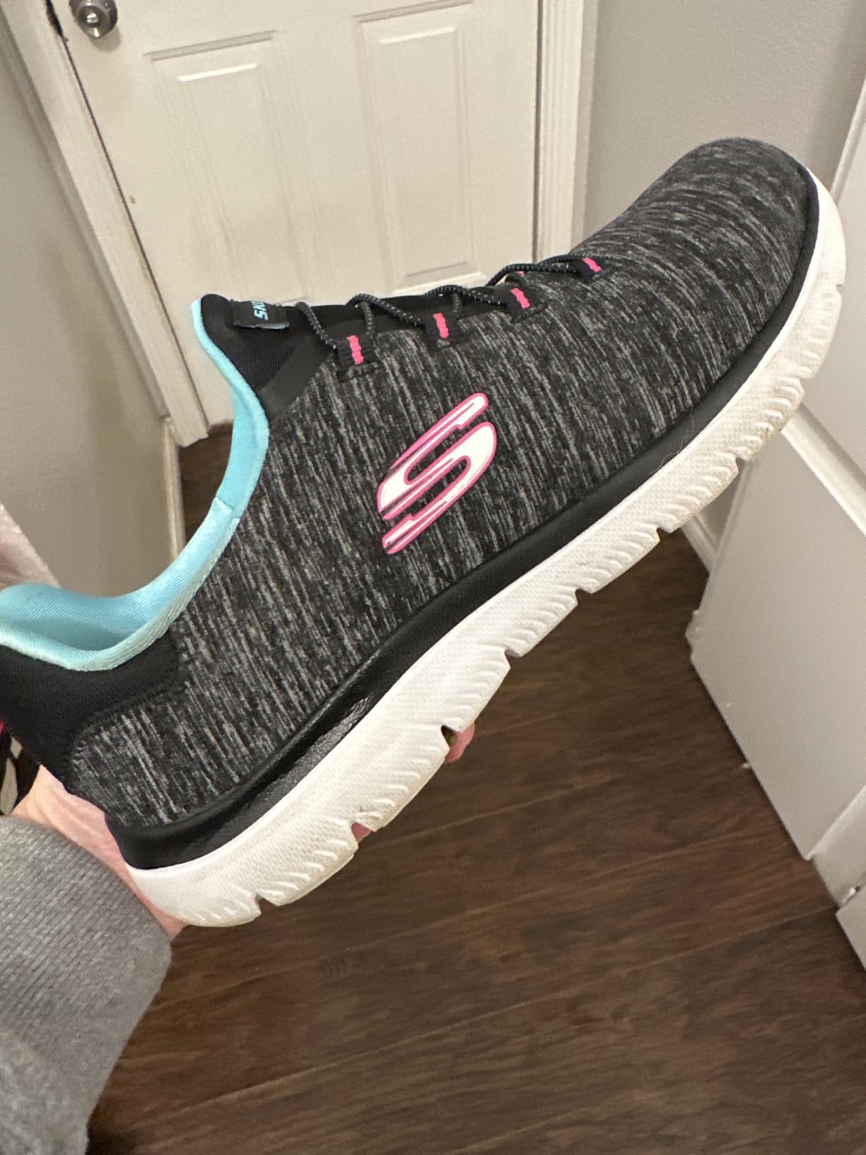 Close-up view of Skechers Summits heathered knit upper material and bungee lacing system design details