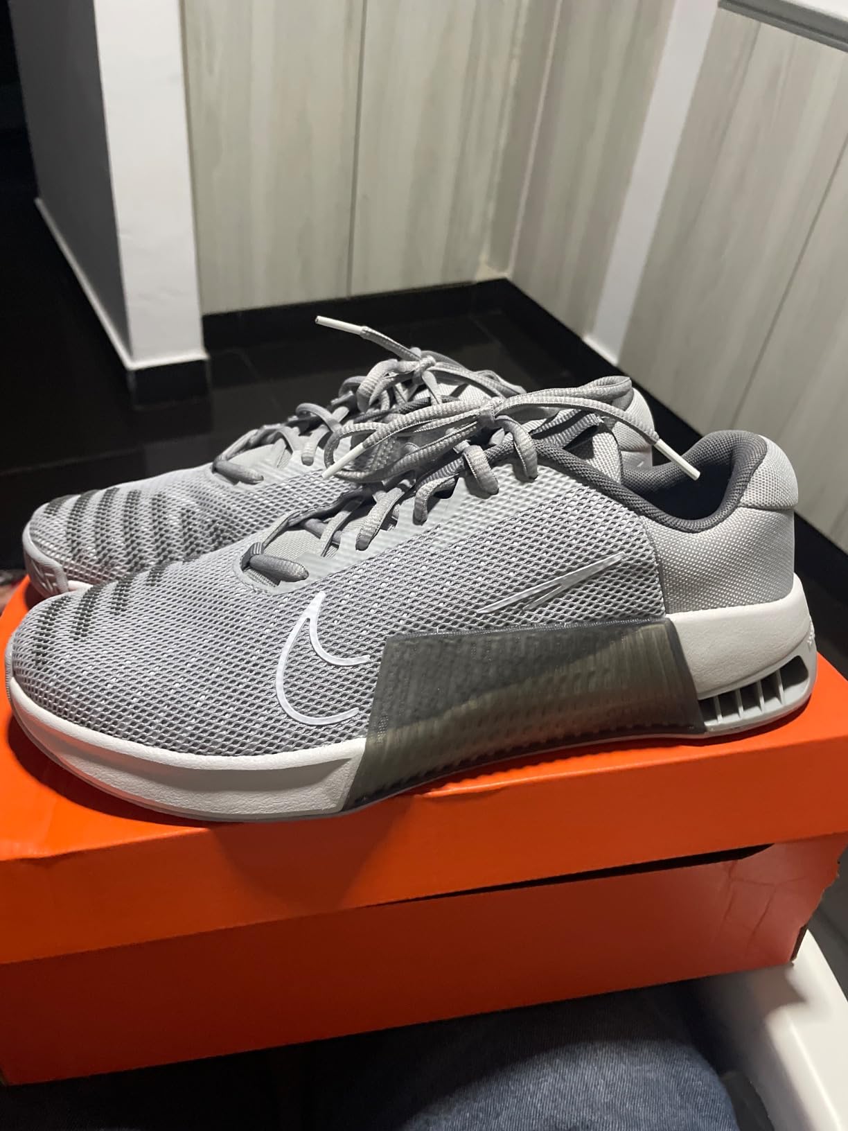 Nike Metcon 9 side profile showing Hyperlift plate and mesh upper construction details