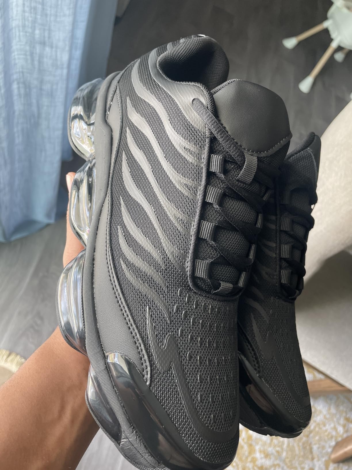 Close up detail of Men's Air Running Shoes mesh upper and lacing system