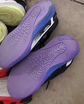 New Balance 696 V5 tennis shoe showing herringbone outsole pattern and Ndurance rubber compound