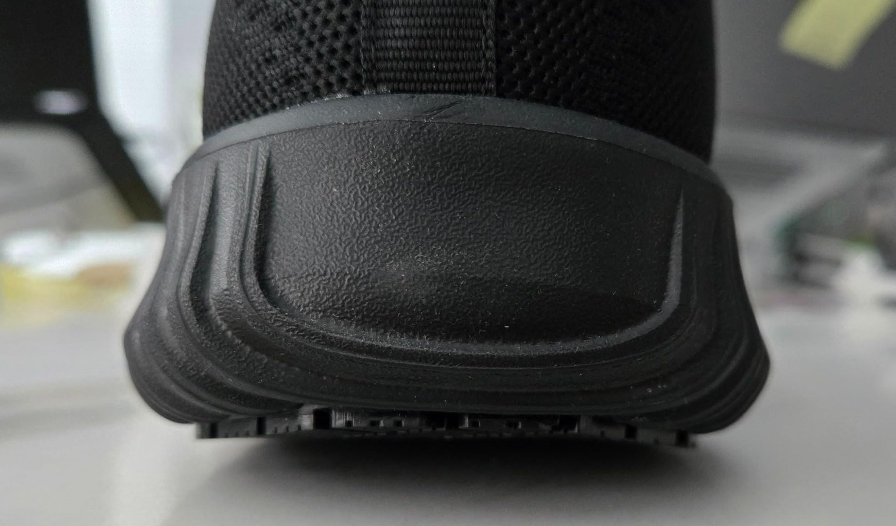 Bruno Marc work shoes sole tread pattern debris collection cleaning issue
