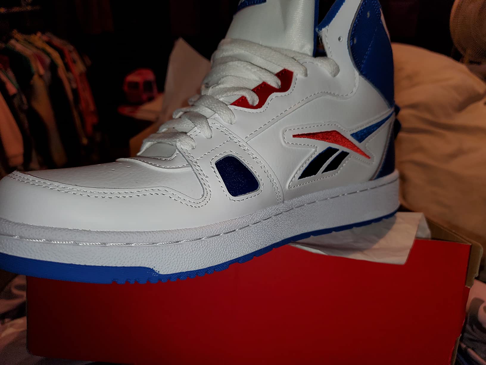 Reebok Resonator Mid product features and construction details showing quality elements