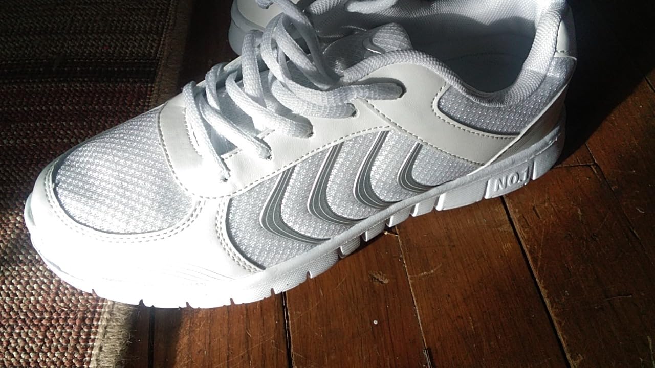 Customer review photos showing various color options and real-world wear of Alicegana sneakers