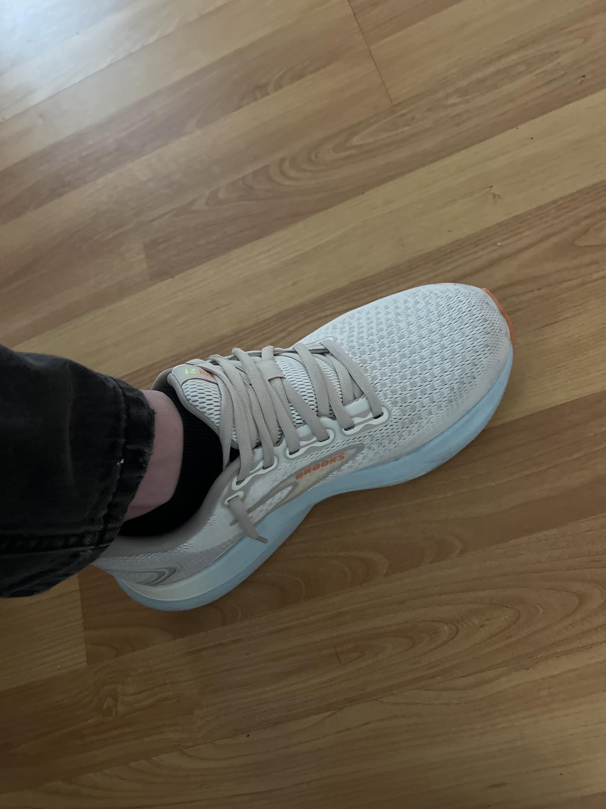 Close-up view of Brooks Glycerin 21 lacing system and upper construction showing breathable mesh material