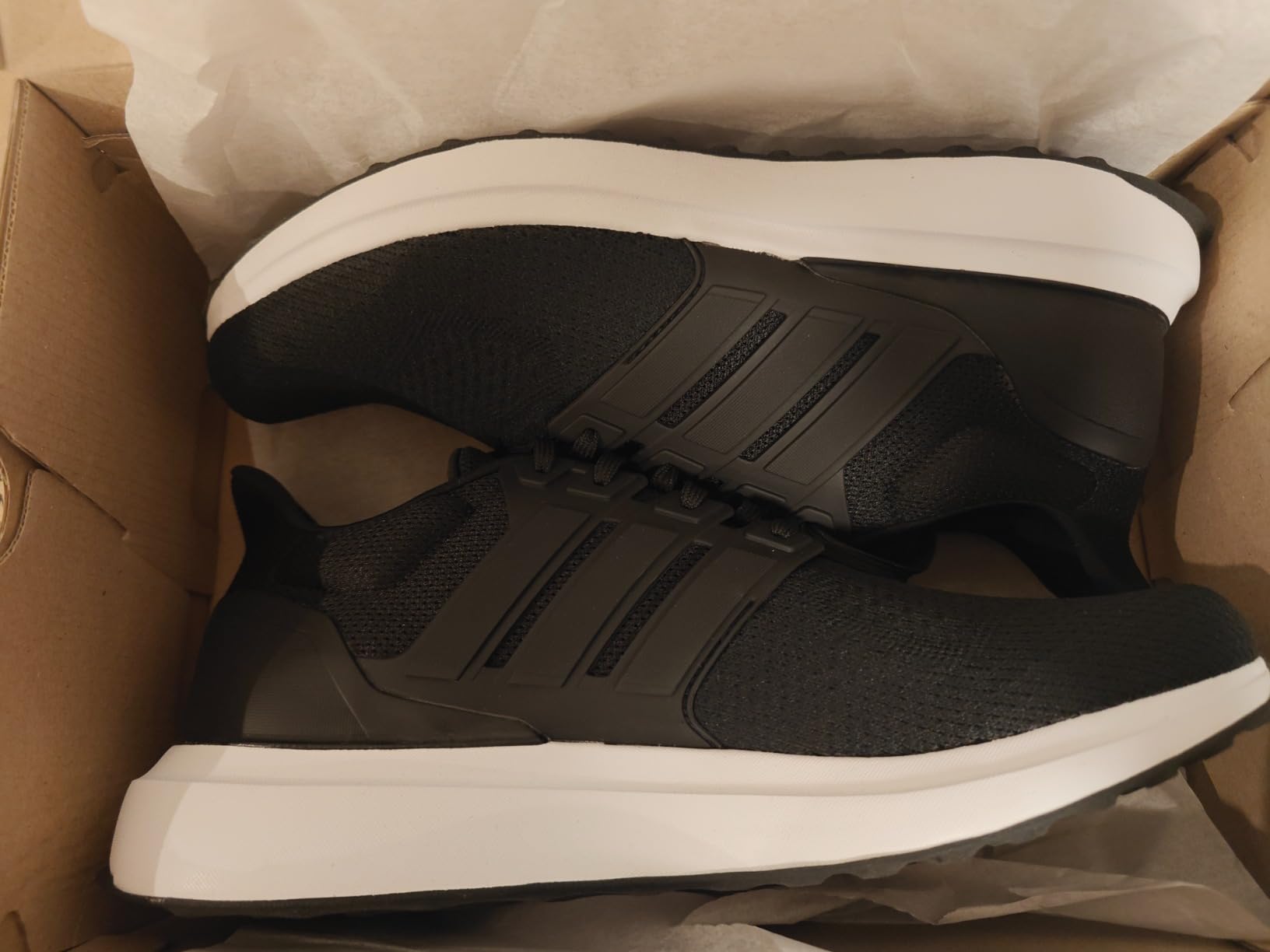 Product packaging and presentation of Adidas Ubounce DNA sneakers