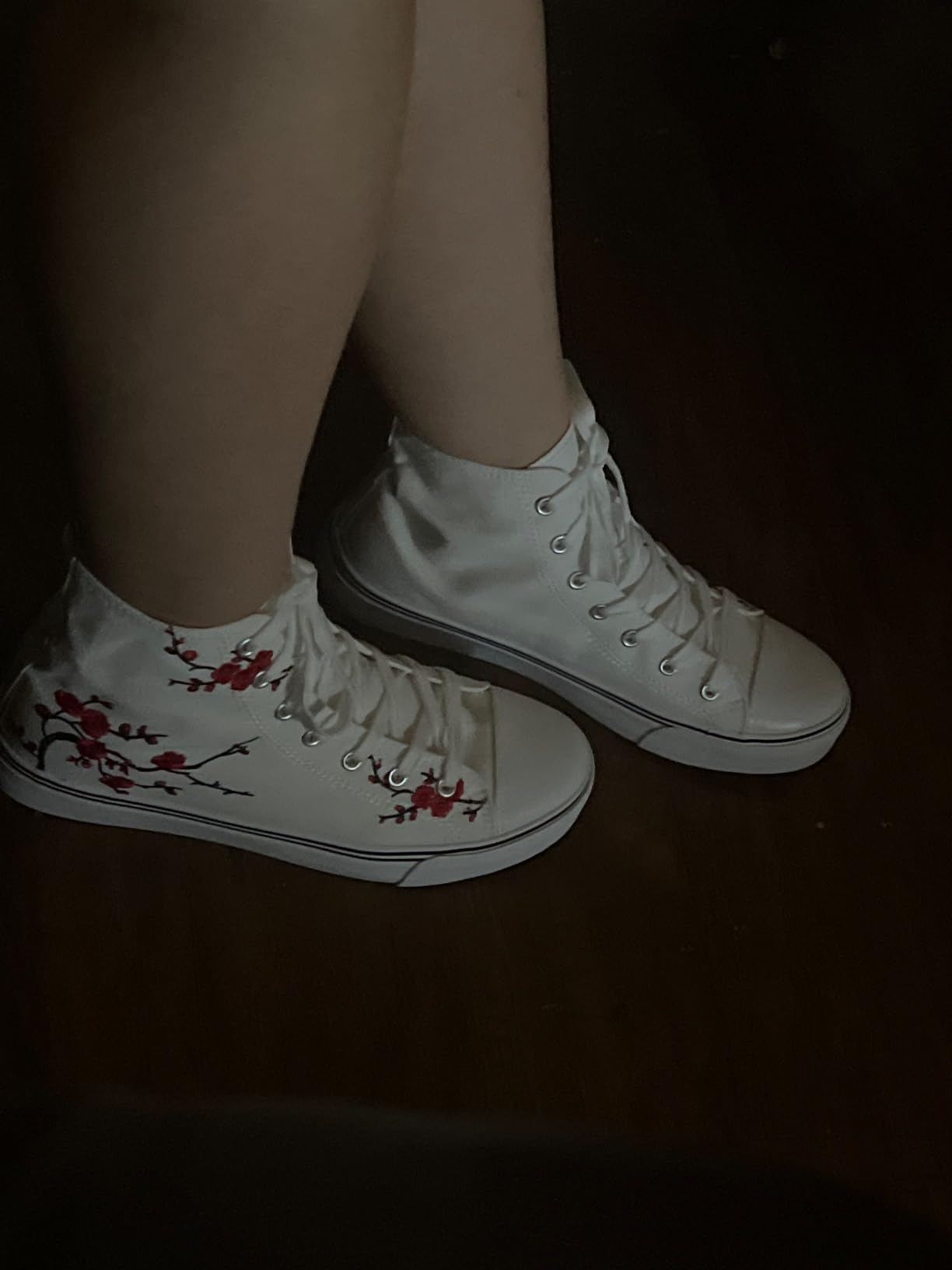 Customer wearing kufeiti canvas sneakers showcasing real-world fit and styling