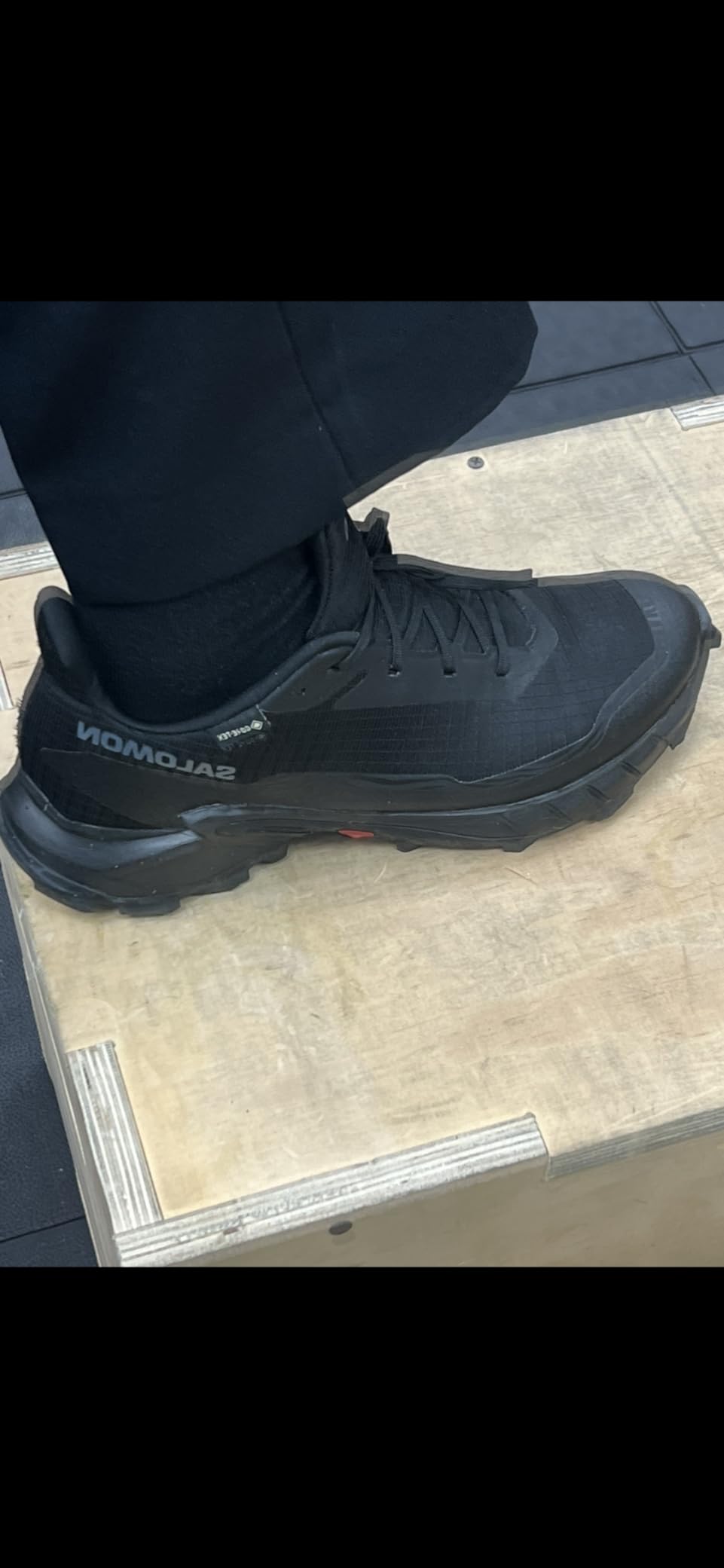 Salomon Alphacross 5 Gore-Tex midsole foam and cushioning system detail view