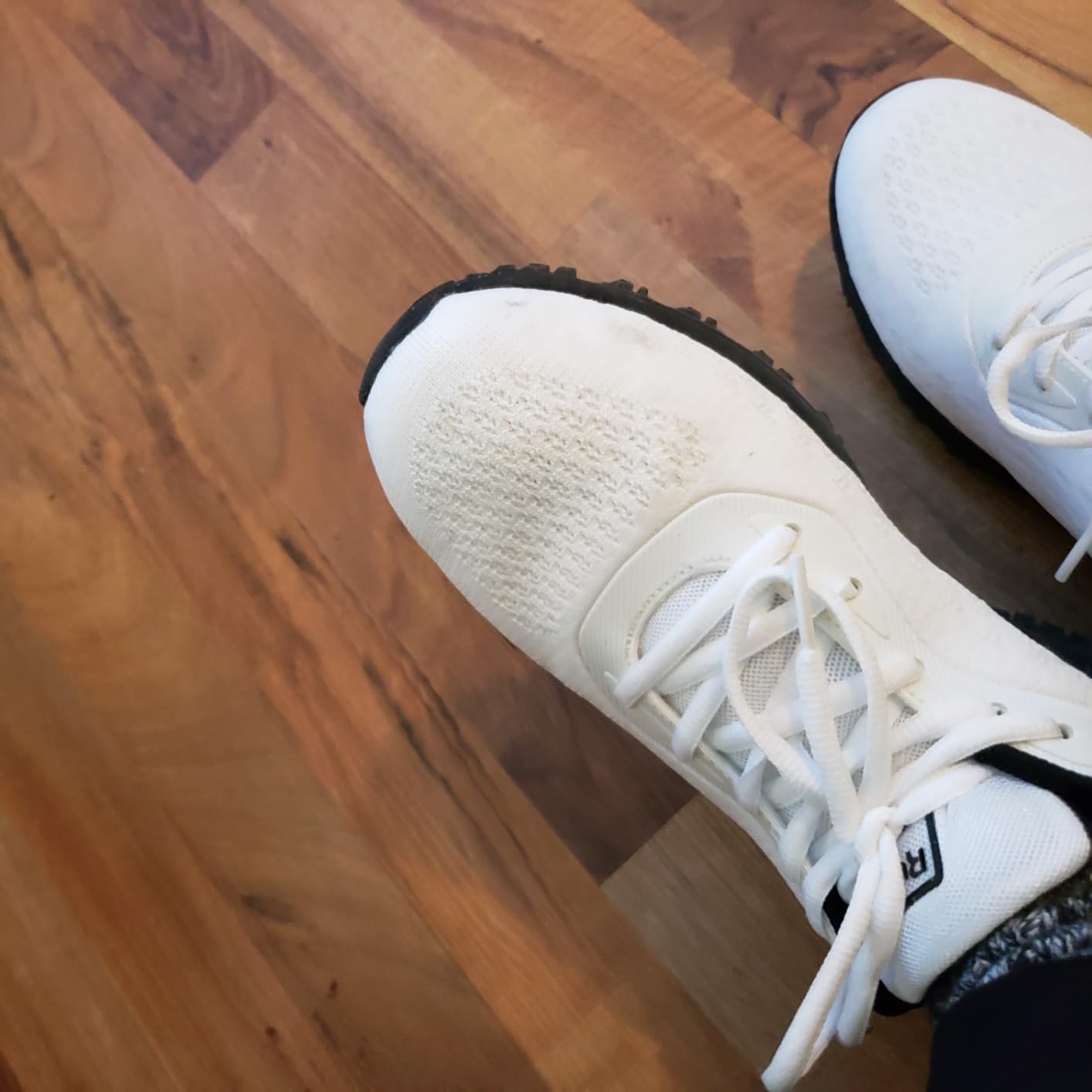 QAUPPE athletic shoes showing golf shoe inspired design without cleats for versatile wear