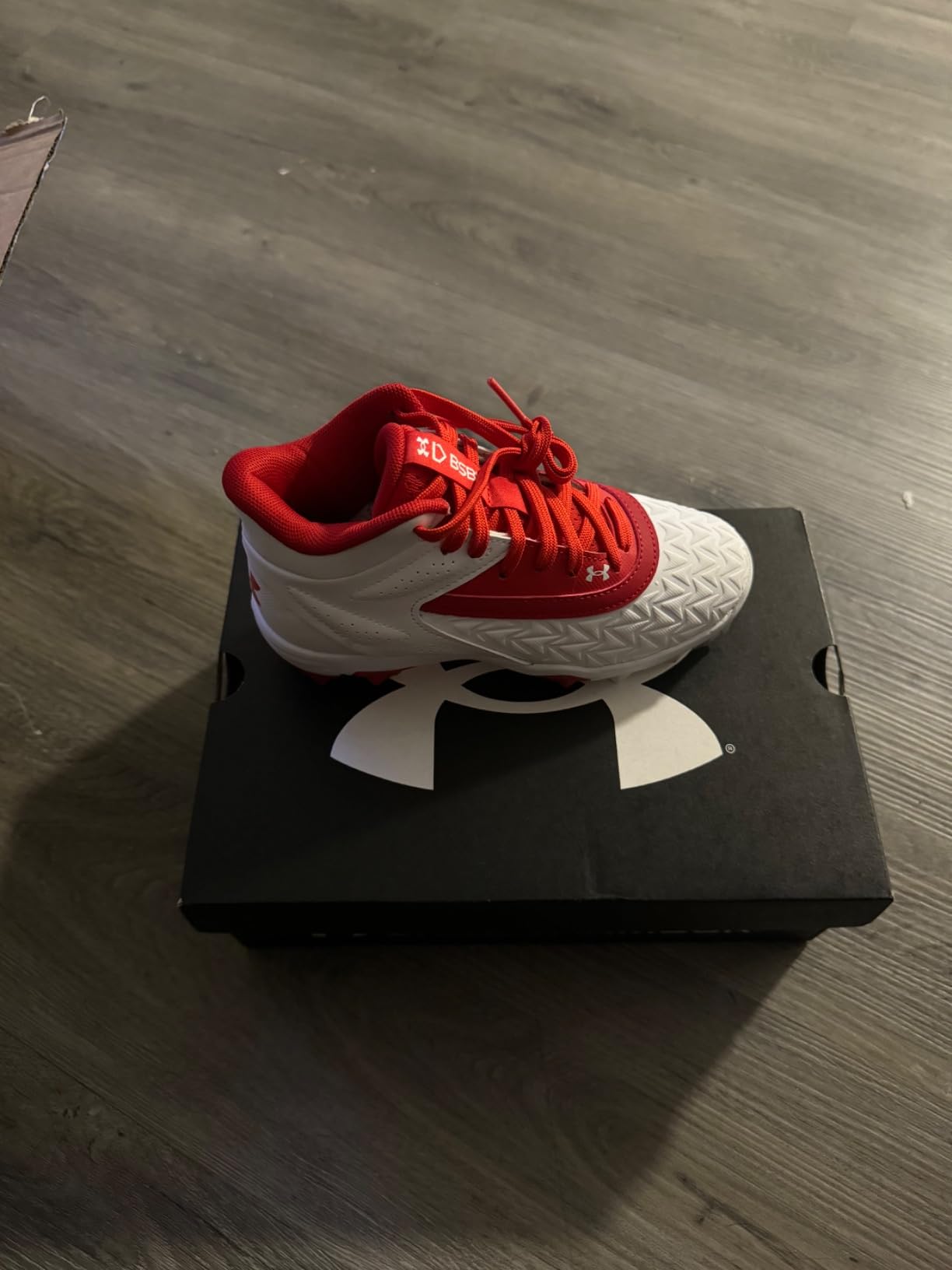 Under Armour Boys Leadoff Mid baseball cleats packaging and product details