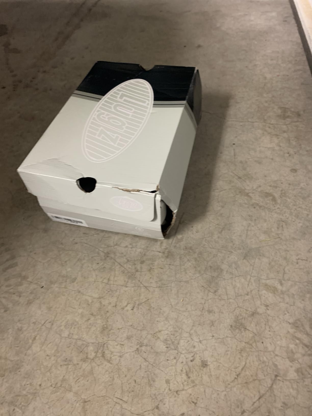 Lugz Clipper packaging showing product presentation and sizing information
