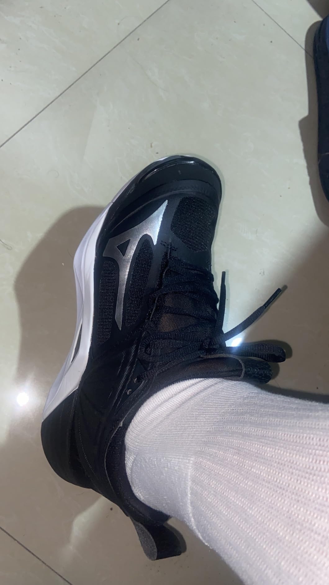 Mizuno Women's Wave Momentum 2 Volleyball Shoe in Black and Silver