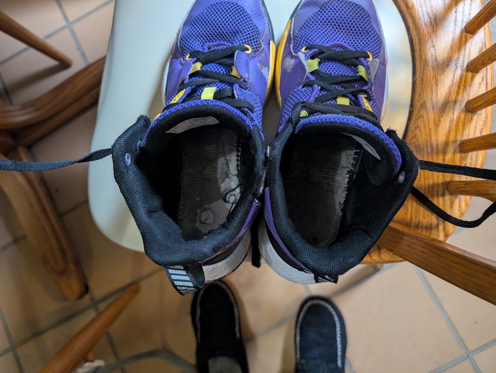 ASHION basketball shoes marketing claims versus reality showing durability issues
