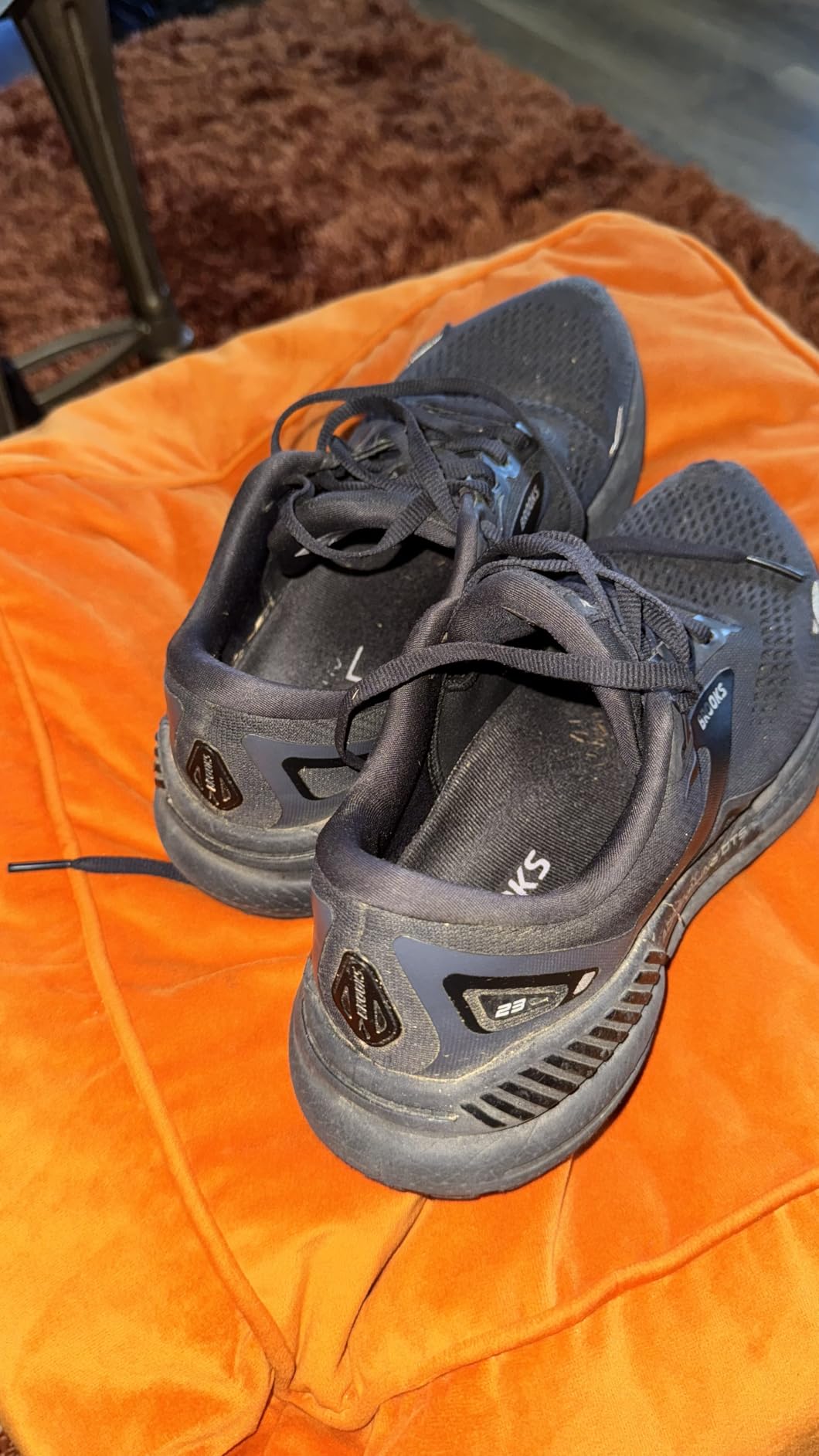 Brooks Adrenaline sole showing DNA LOFT cushioning and outsole tread pattern