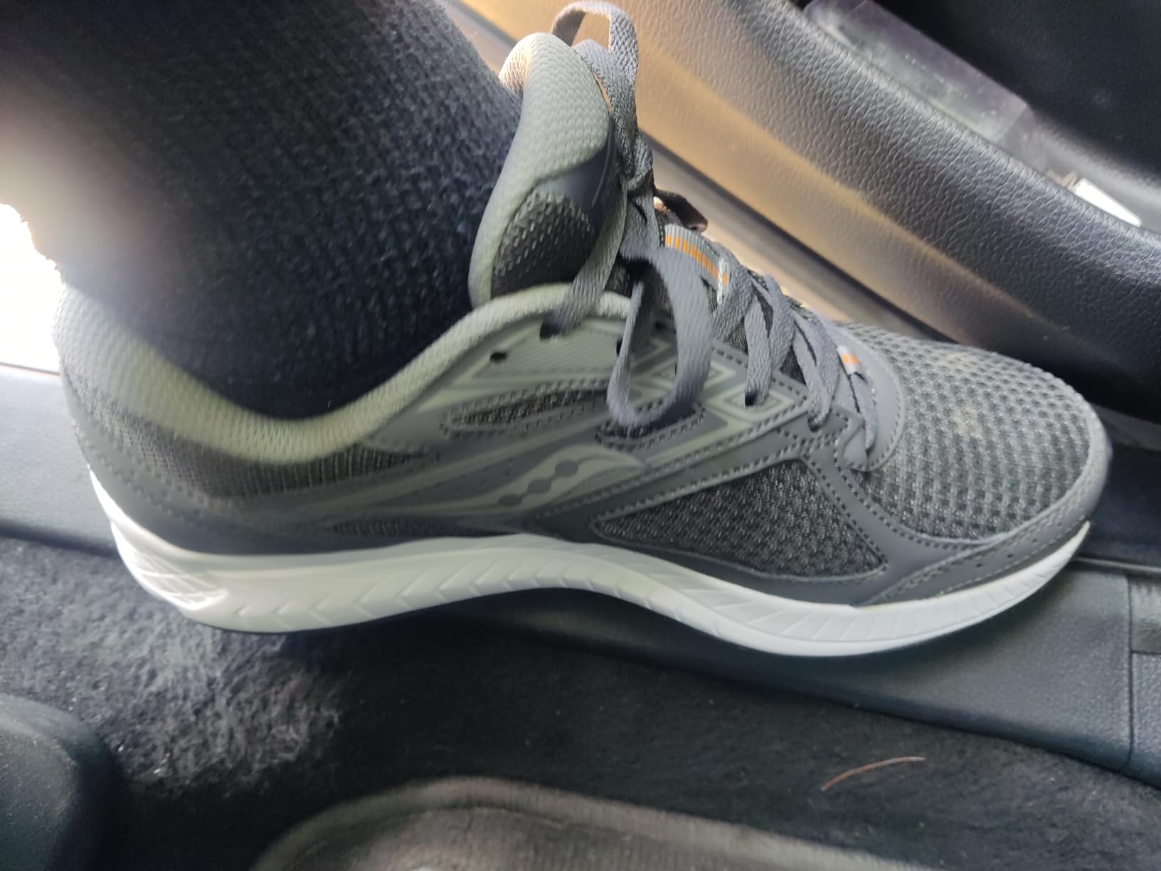 Community feedback showing various Saucony Cohesion 13 colorways