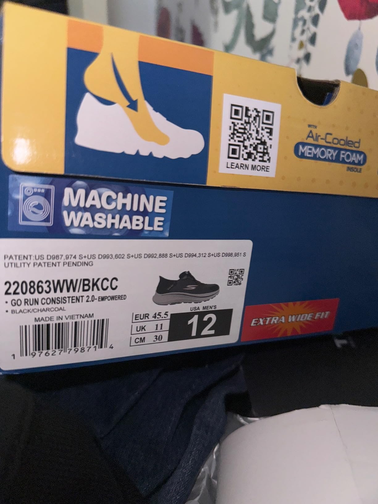 Skechers Men's Go Run showing width options and sizing comparison for wide and extra wide feet