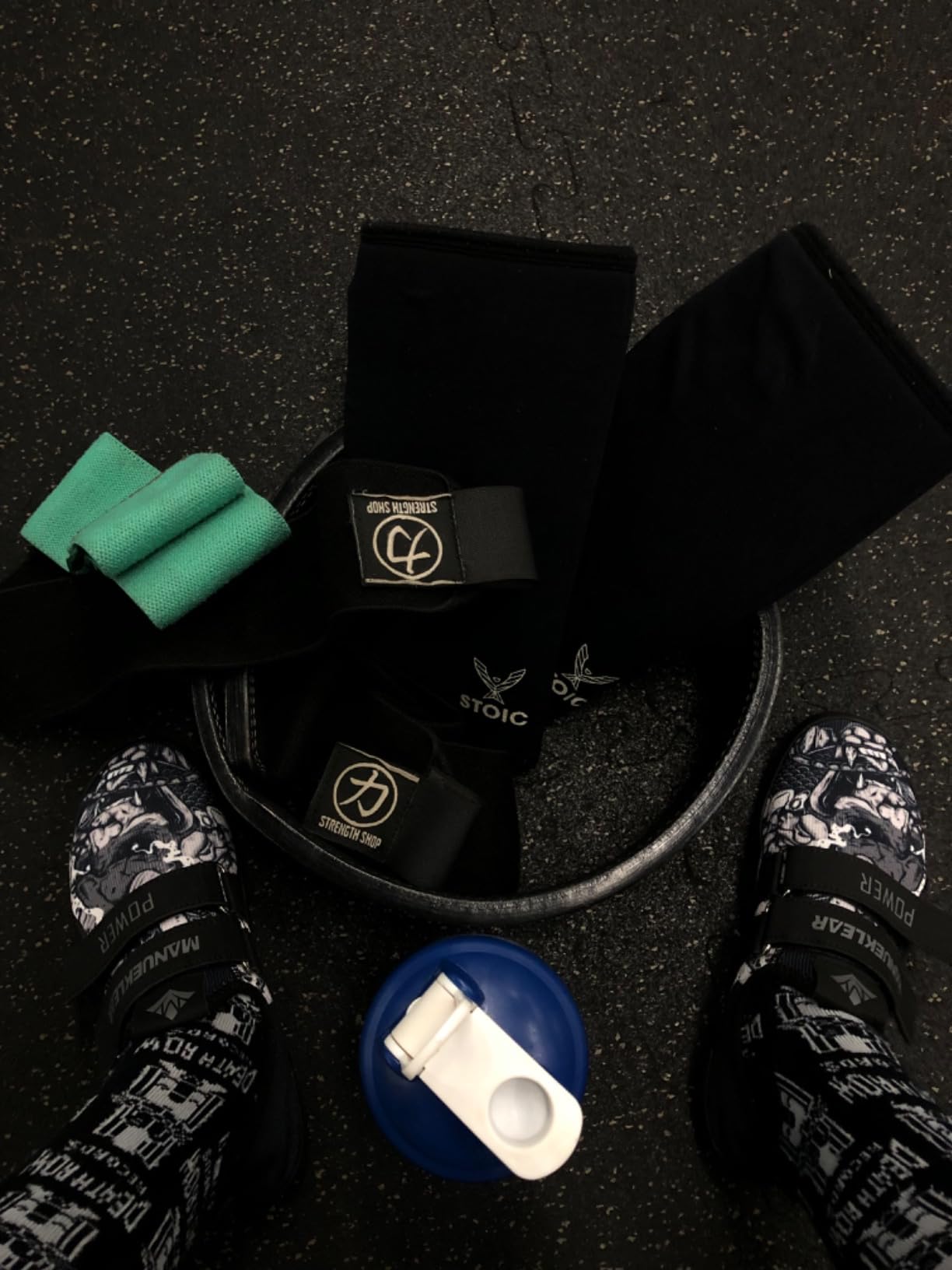 MANUEKLEAR deadlift shoes flexibility and portability demonstration