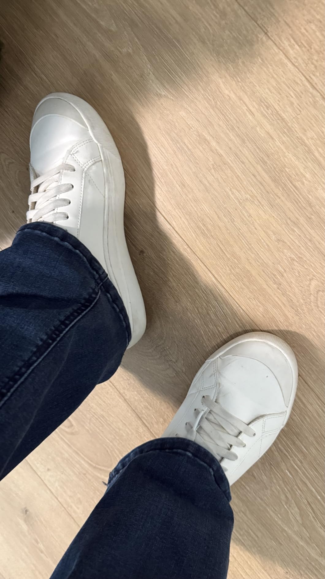 Dr. Scholl's Women's Time Off Sneaker white platform design showing comfort features