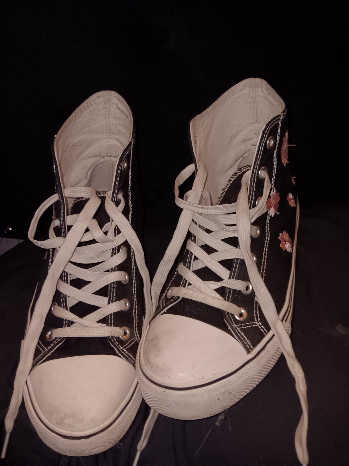 kufeiti women's canvas sneakers with floral embroidery design in olive green colorway