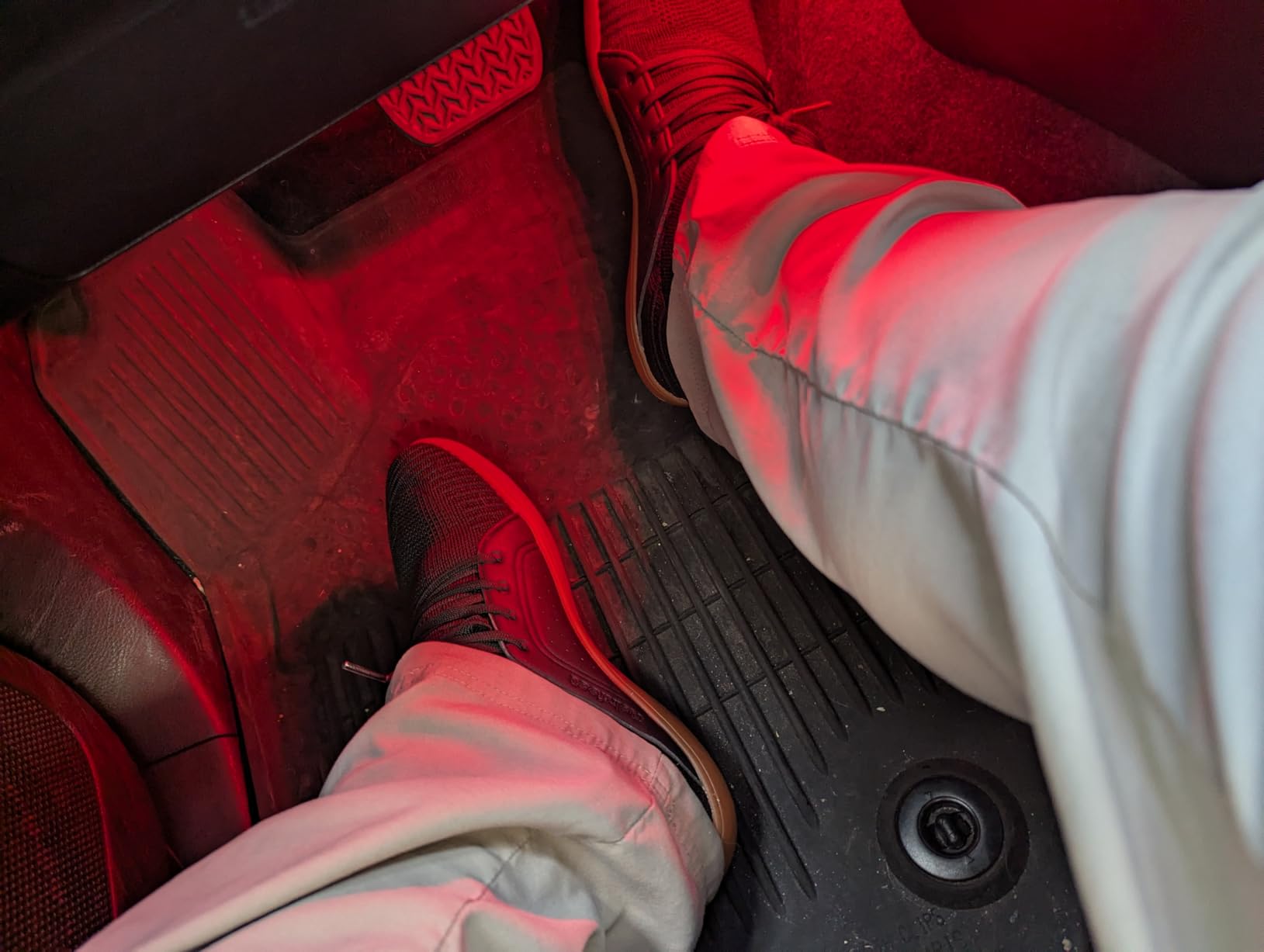 Marketing claims verification showing wide toe box measurement and zero drop construction