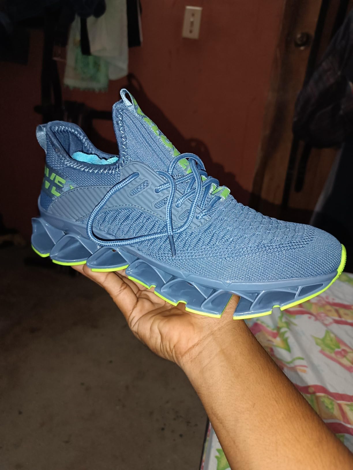 Men's Running Shoes final verdict showing complete shoe design