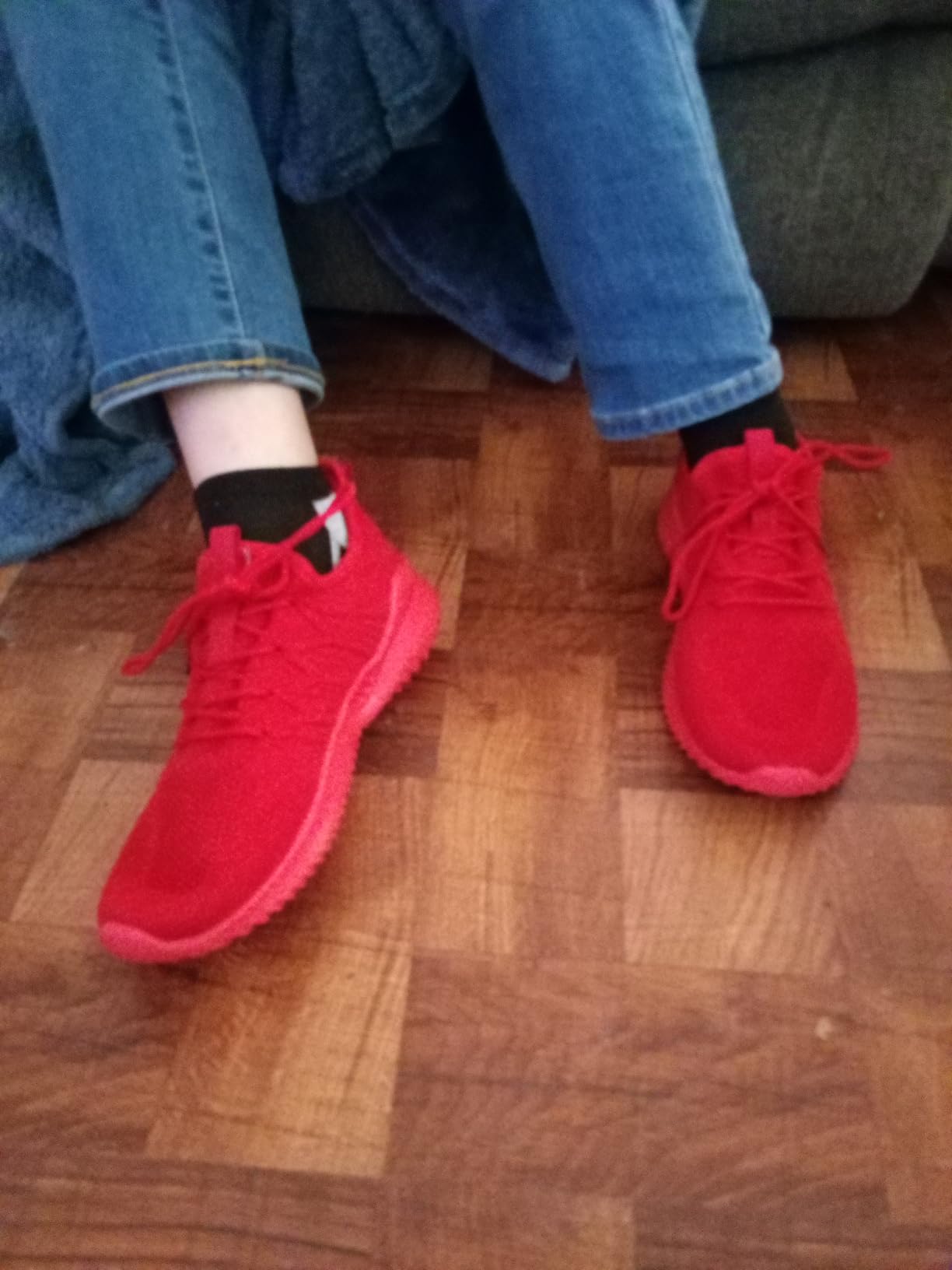 Side profile showing flexible MD sole and overall shoe silhouette for sizing reference
