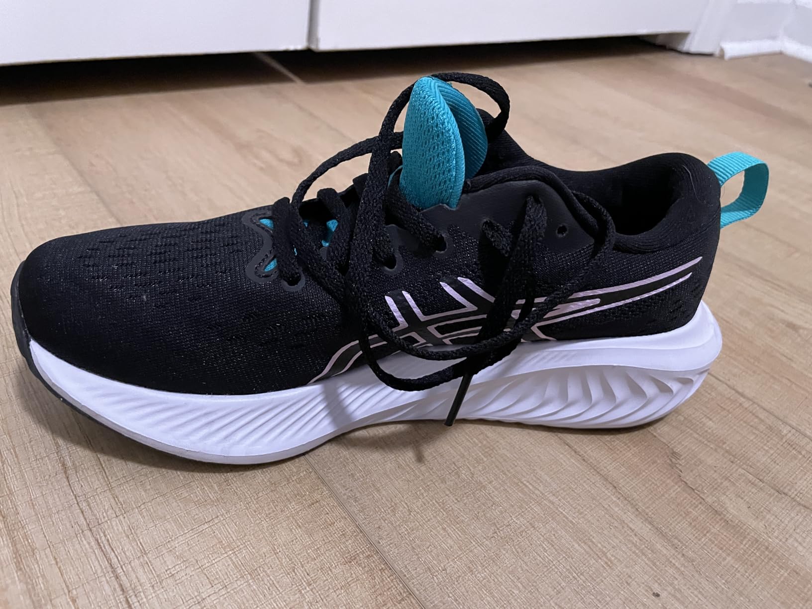 ASICS Gel-Excite 10 showing toe box design and lacing system detail