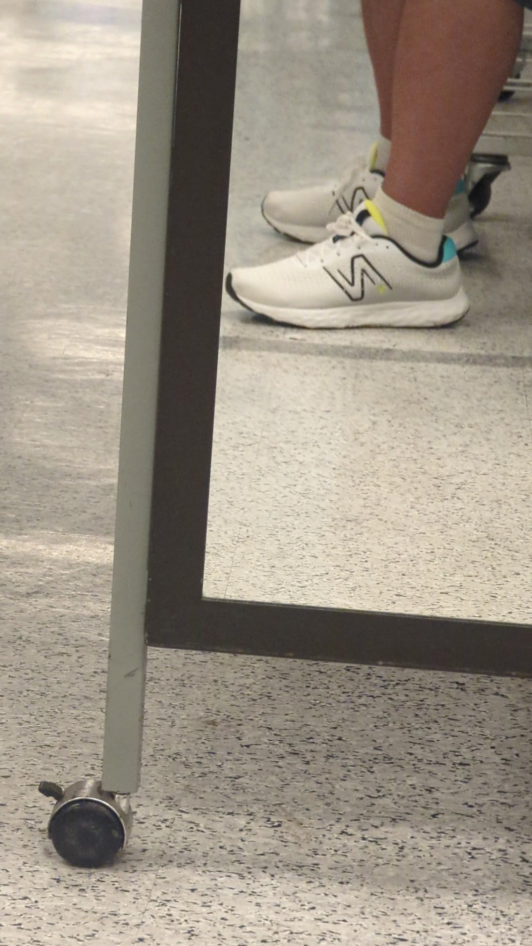 New Balance 520 V8 marketing claims verification showing actual vs promised performance features