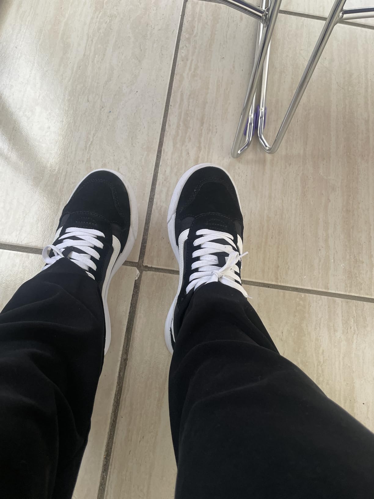 Vans Range EXP detail shot highlighting cushioned collar and lacing system