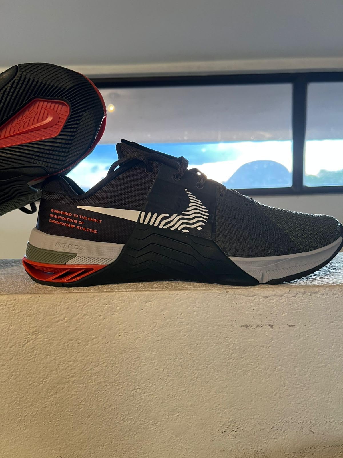 Nike Metcon 8 men's training shoes showing black and red colorway with mesh upper and rubber sole