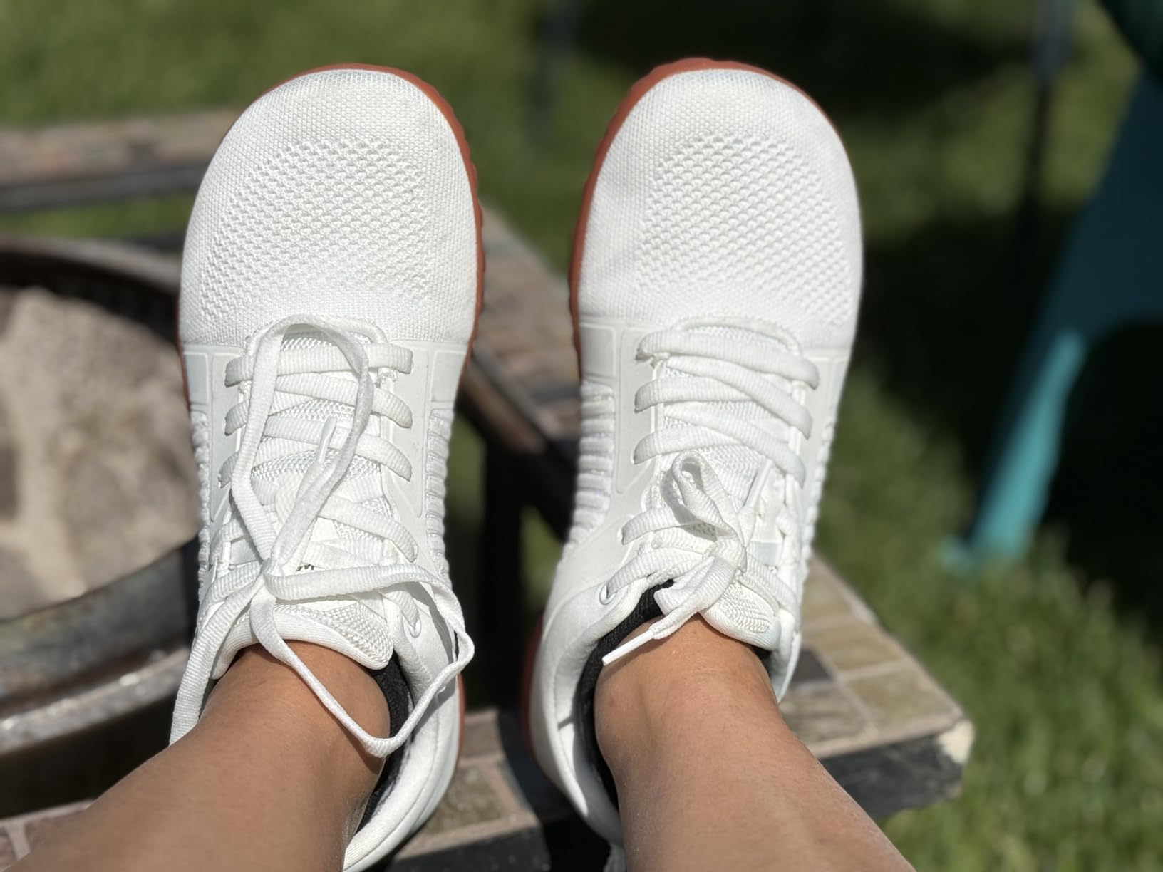 WHITIN barefoot trail shoes showing mismatched laces quality control issue