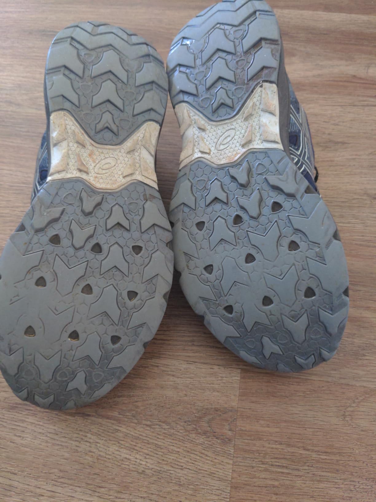 Side view comparison showing ASICS Gel-Venture 9 midsole compression after extended use