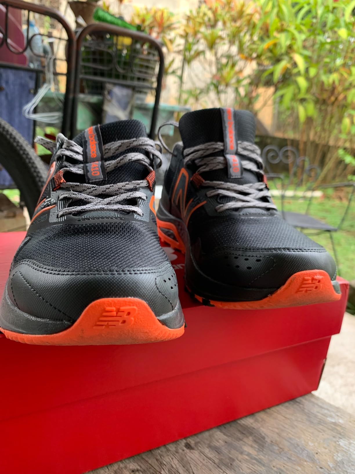 New Balance MT410V8 alternate colorway showing construction quality and design elements