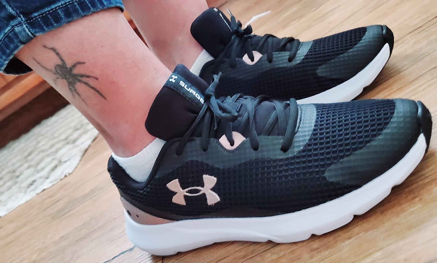 Under Armour Surge 3 heel counter and ankle collar cushioning detail