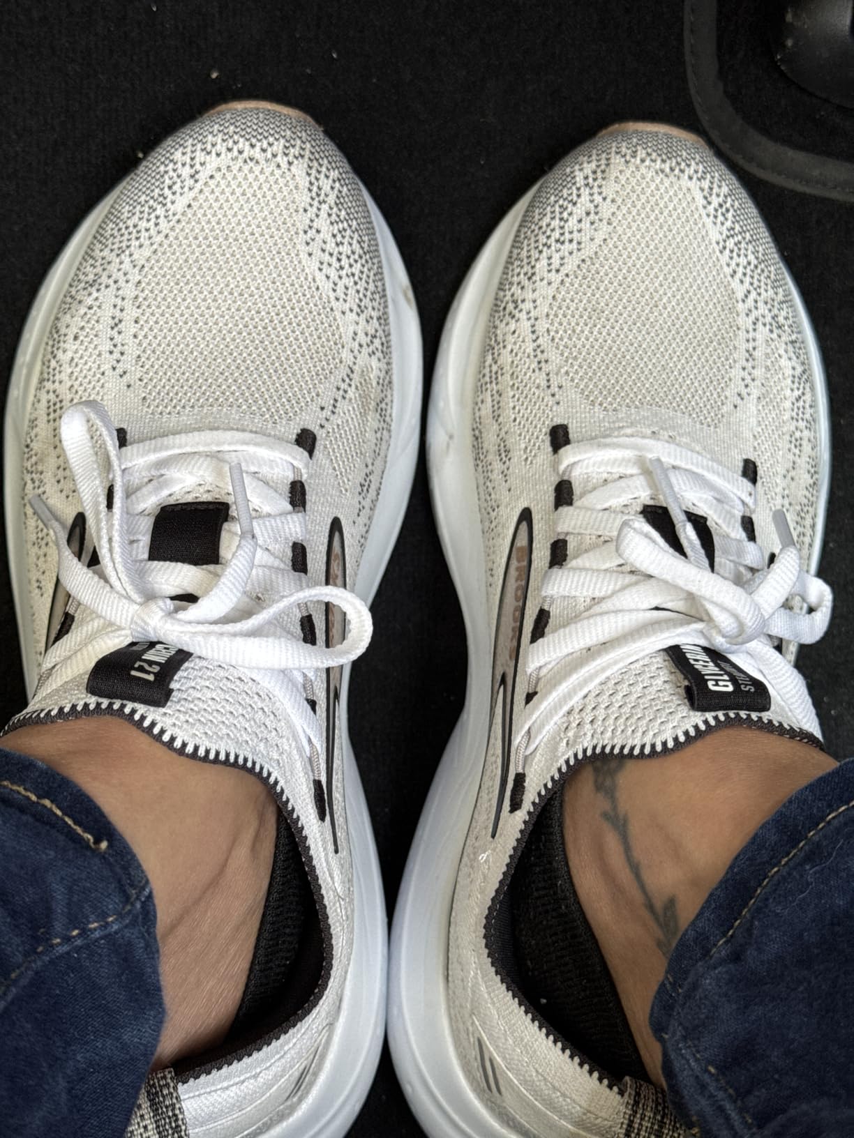 Brooks Glycerin Stealthfit 21 in action during outdoor run showing performance on pavement