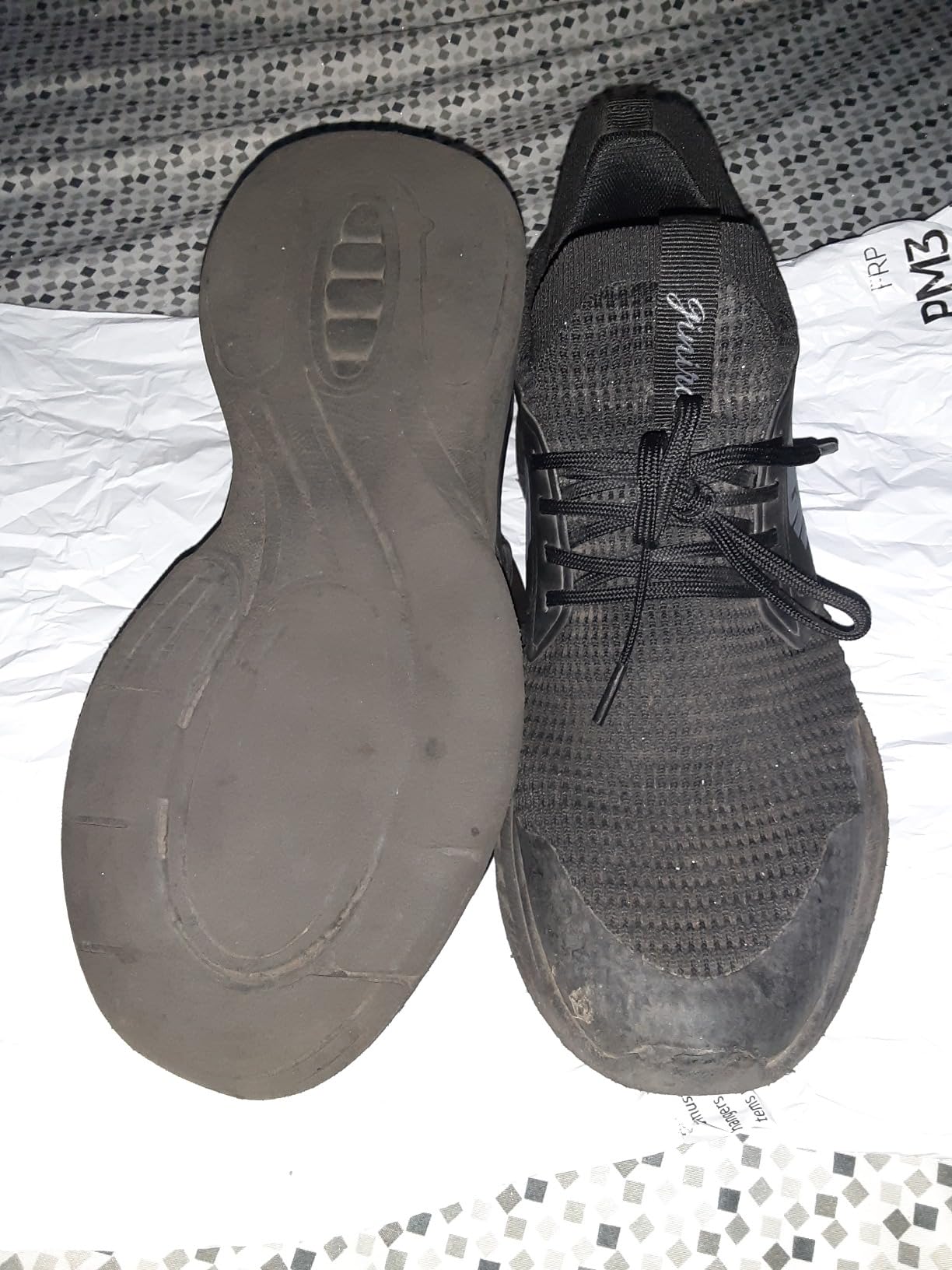 Giniros mens slip on shoes showing EVA sole cushioning and tread pattern