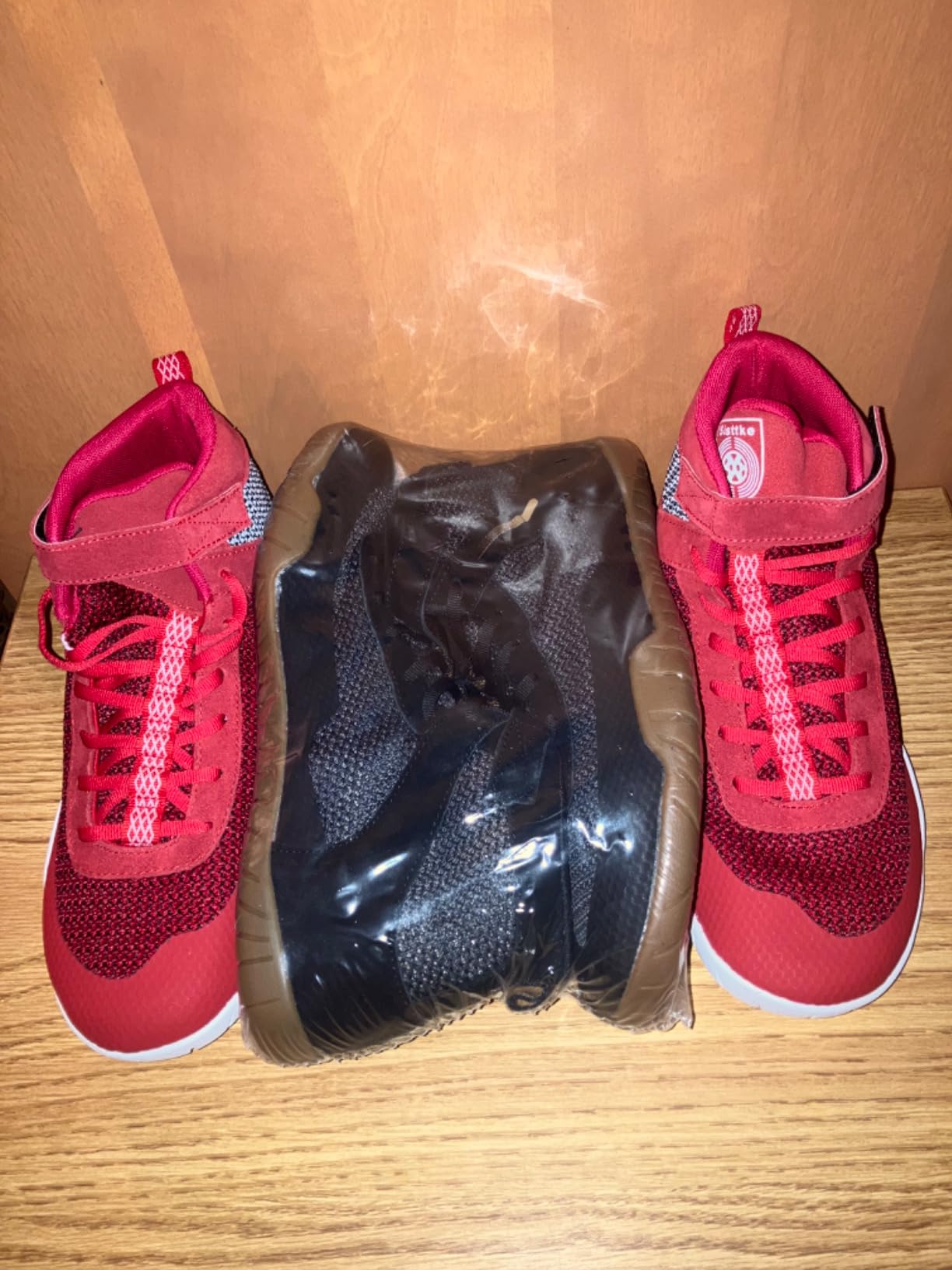 Wrestling shoes product features showing zero drop sole and wide width design elements