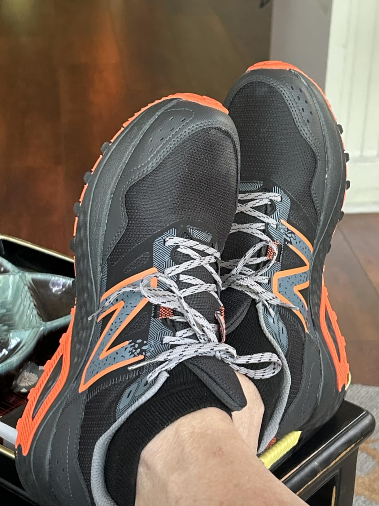 New Balance MT410V8 showing BIO Foam midsole and AT Tread outsole pattern for trail traction