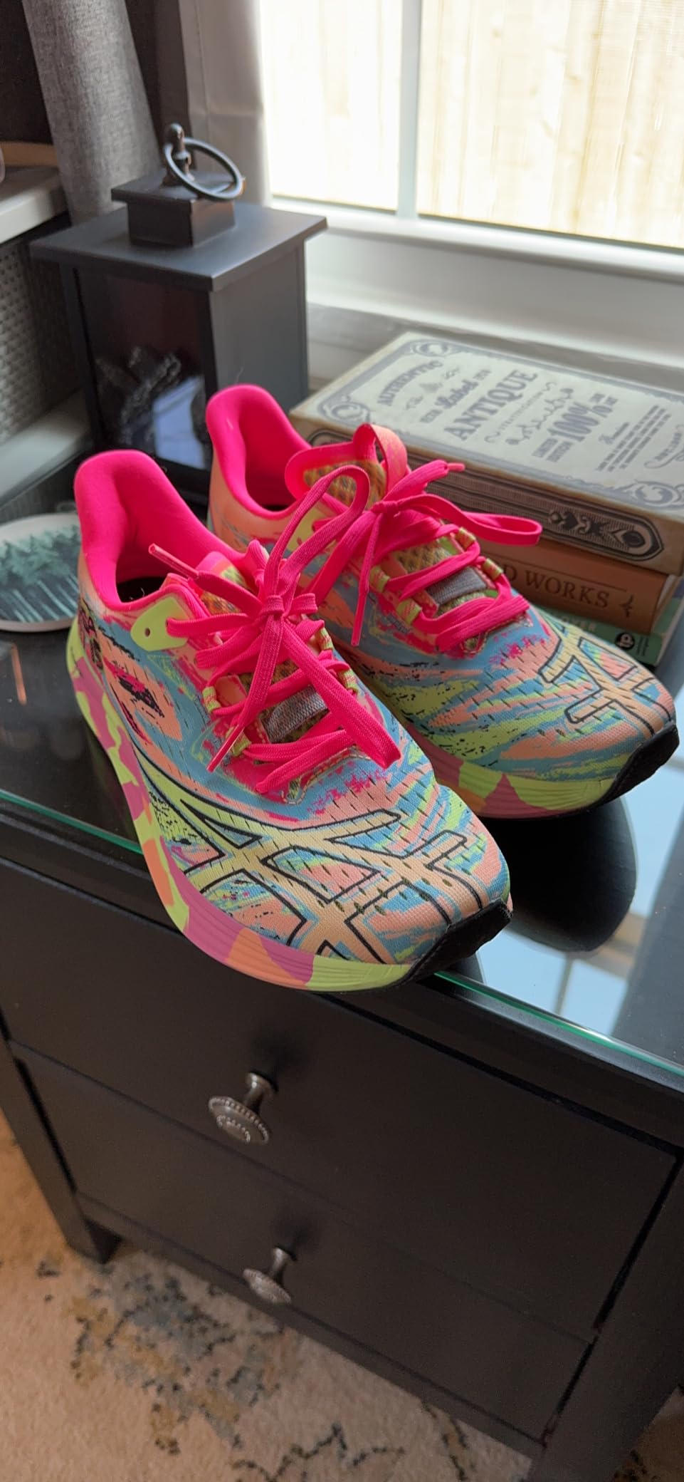 ASICS Noosa TRI 15 product features showcase including FLYTEFOAM and GUIDESOLE technology details