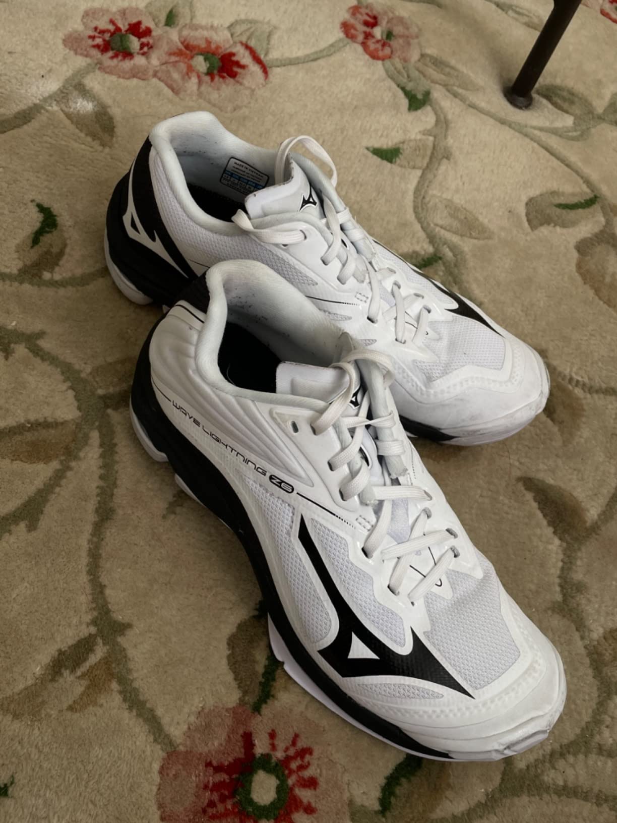 Mizuno Wave Lightning Z6 in action showing court performance and grip during volleyball movements
