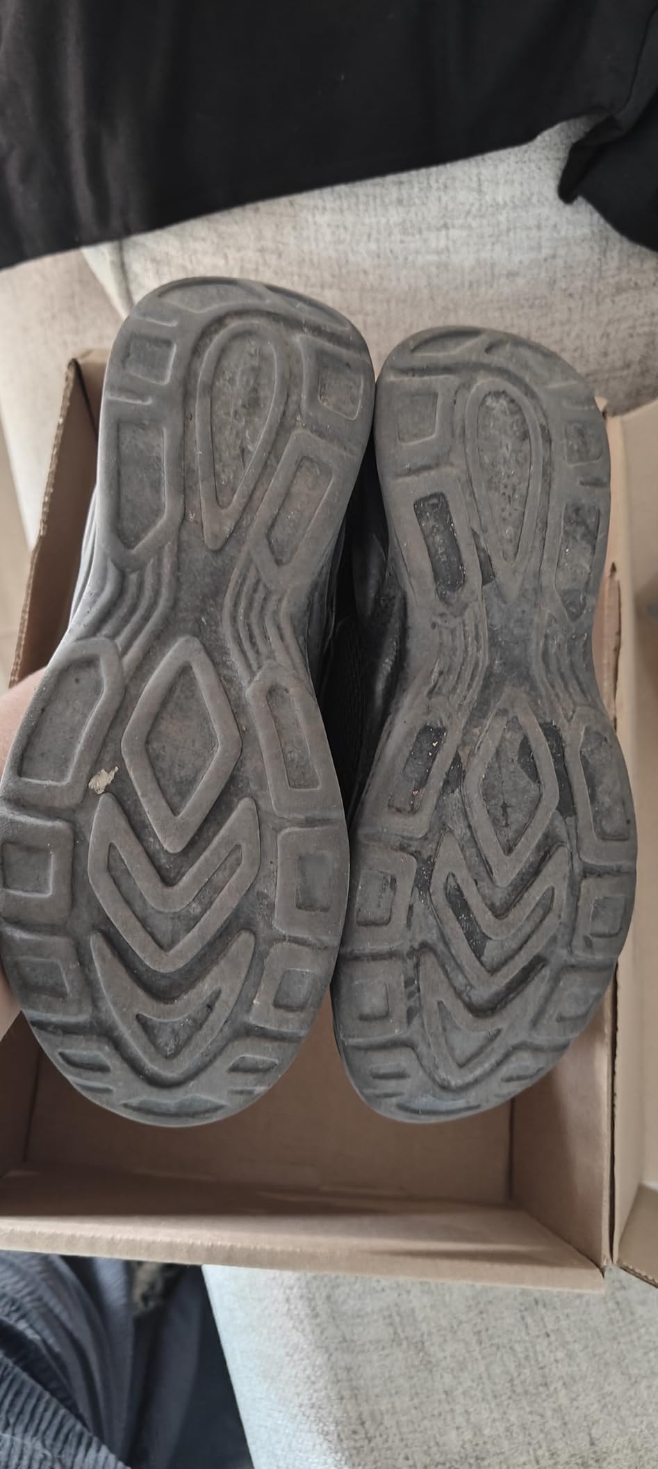 Side view of Skechers Dynamatic showing midsole cushioning and heel design