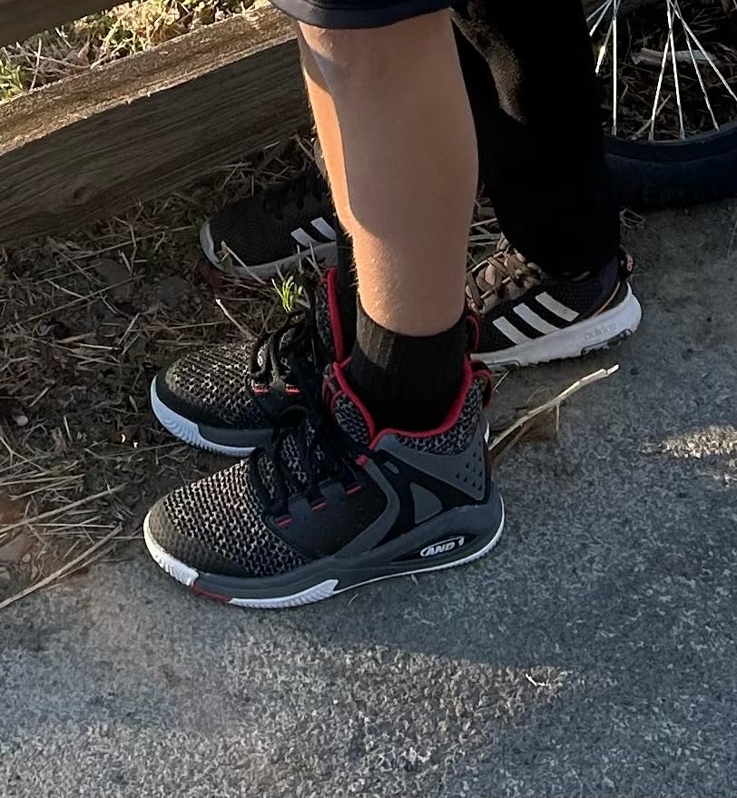 Youth basketball players wearing AND1 Takeoff shoes during practice