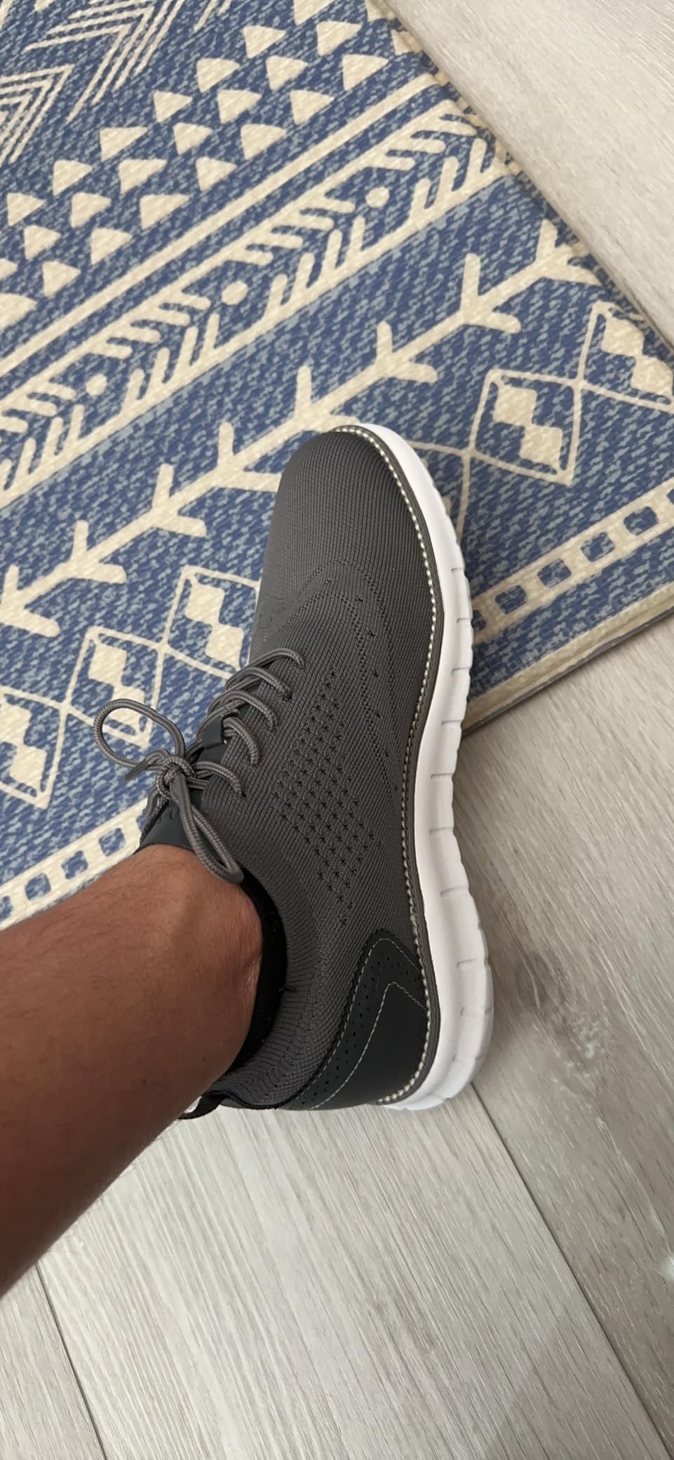 Comparison showing SVNKE shoe construction details and build quality assessment