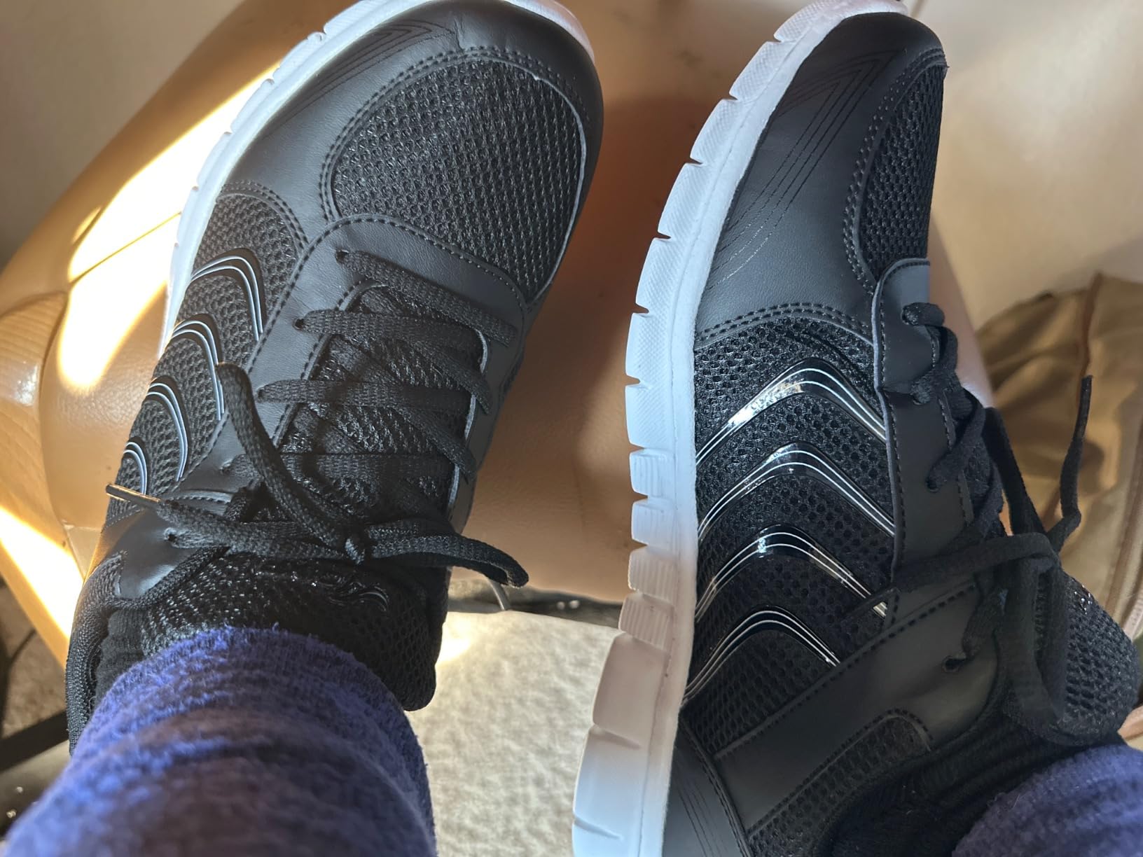 Comparison showing Alicegana sneaker claims versus actual construction details
