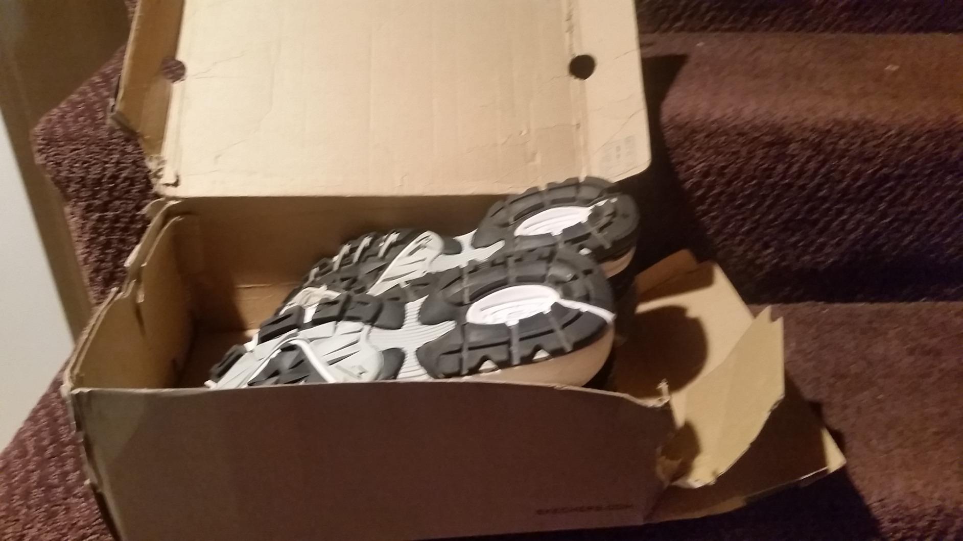 Skechers Stamina Nuovo showing box condition and packaging quality