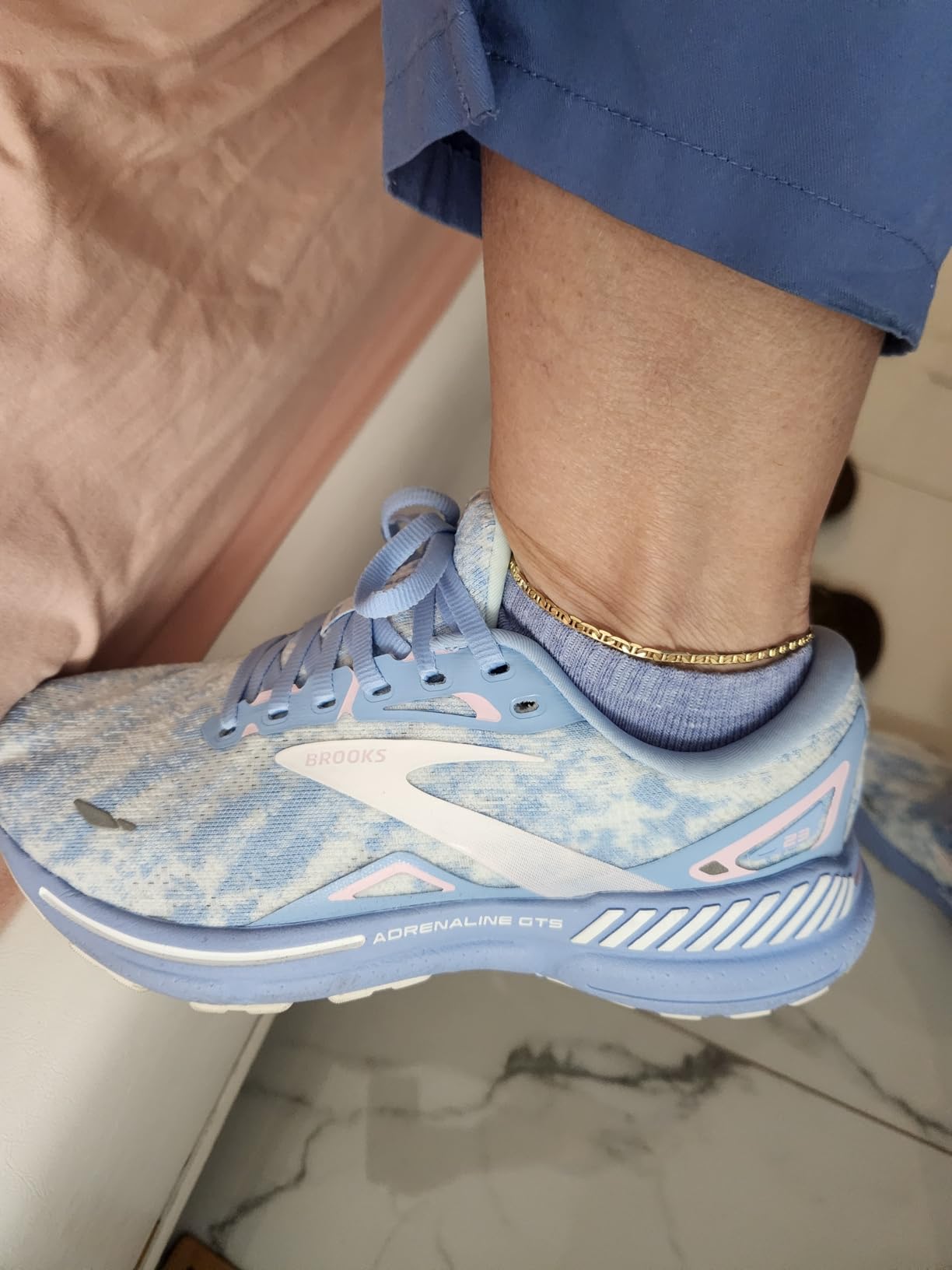 Brooks women's shoes healthcare professional review showing nursing friendly features