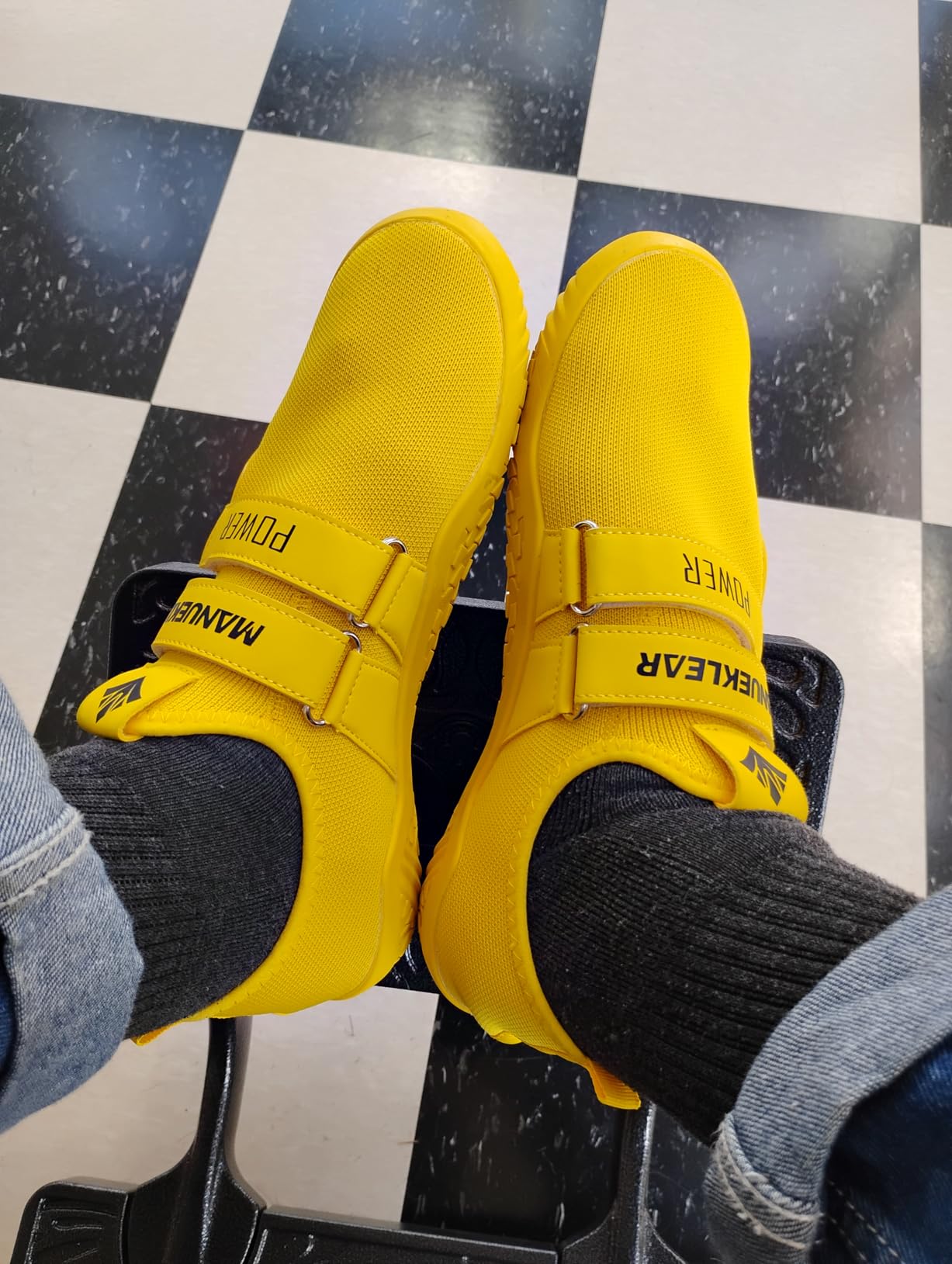 MANUEKLEAR deadlift shoes toe box and upper mesh material detail