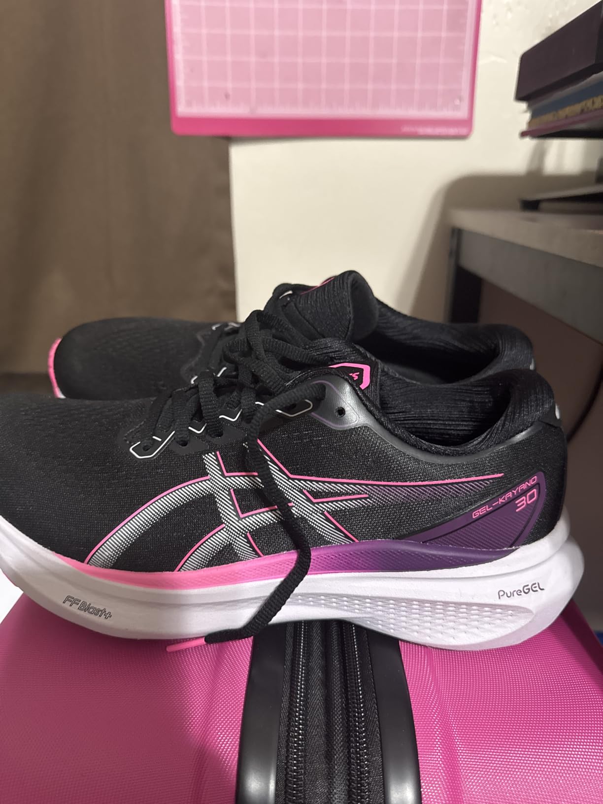 ASICS Gel-Kayano 30 product comparison showing claimed features versus real-world performance