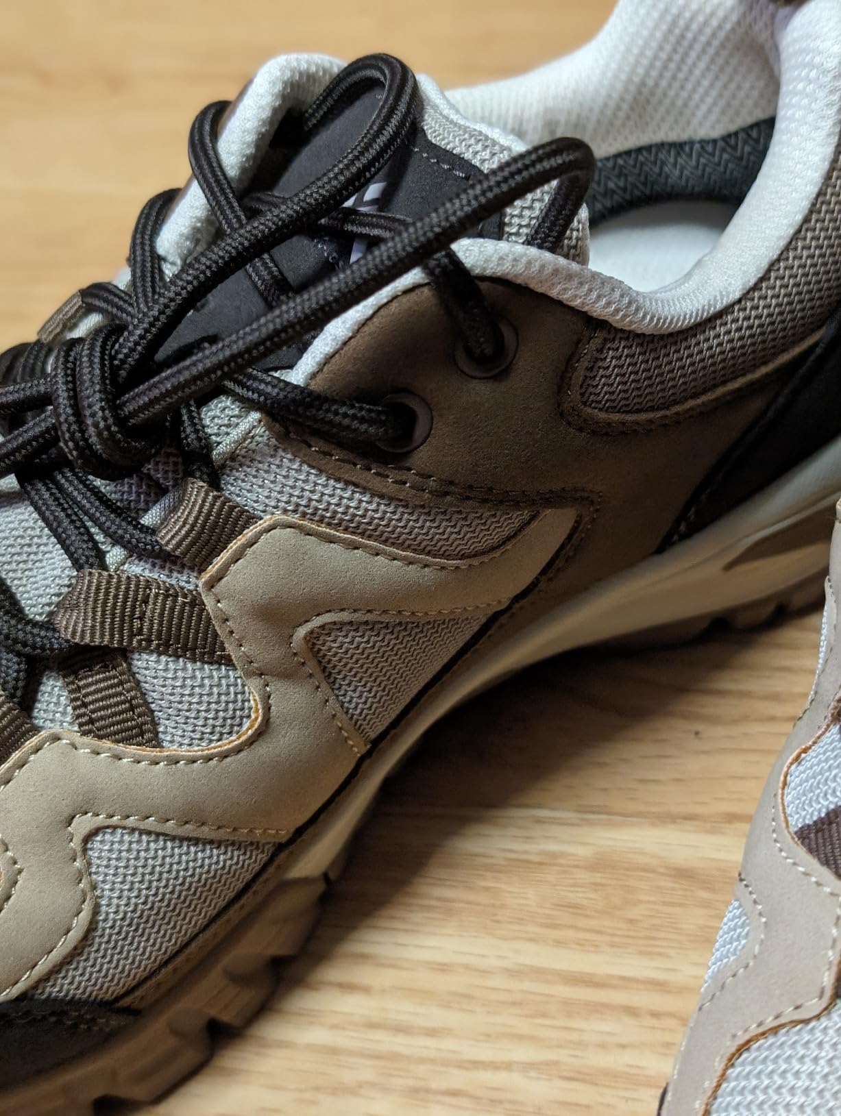 CC-Los women's waterproof hiking shoes in beige showing breathable mesh upper and protective toe cap